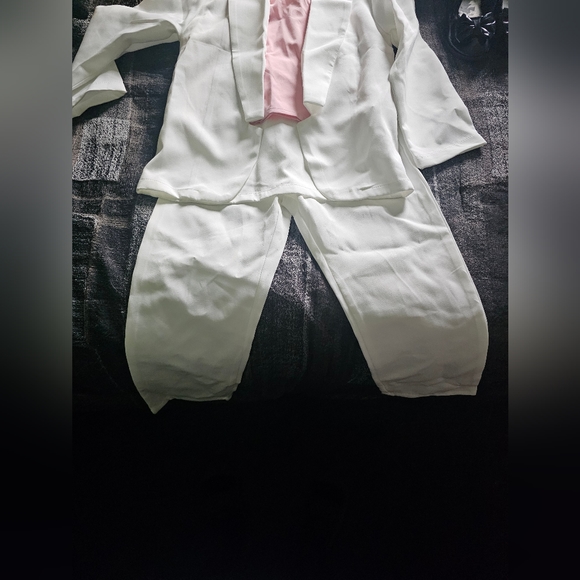 NWT White pant suit with pink top. Size 6 - Picture 2 of 4